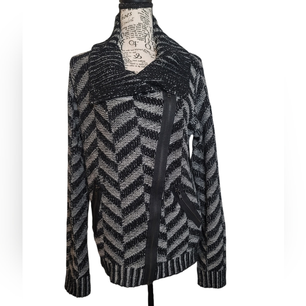 Paper Crane black and gray asymmetrical zip-up cardigan sweater. Size:L
